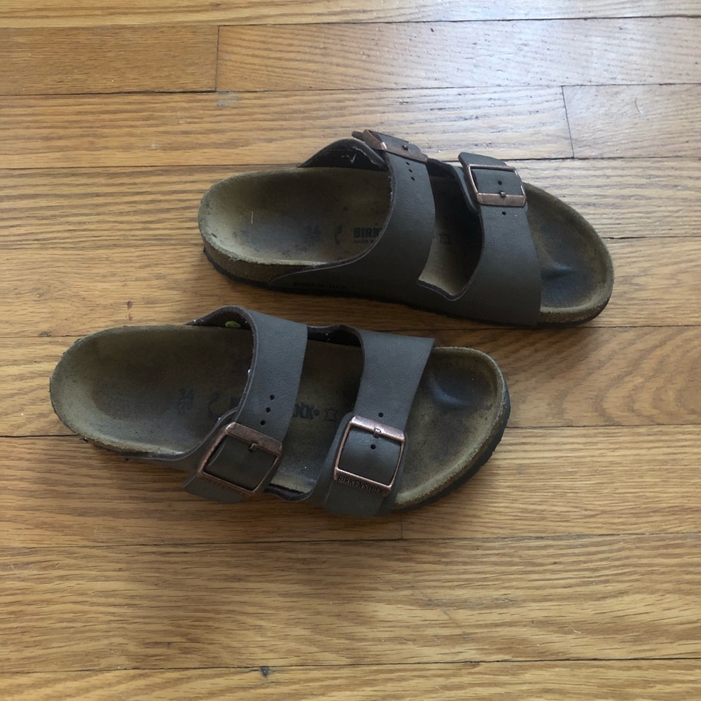 Youth Mocha Birkenstock’s size 34